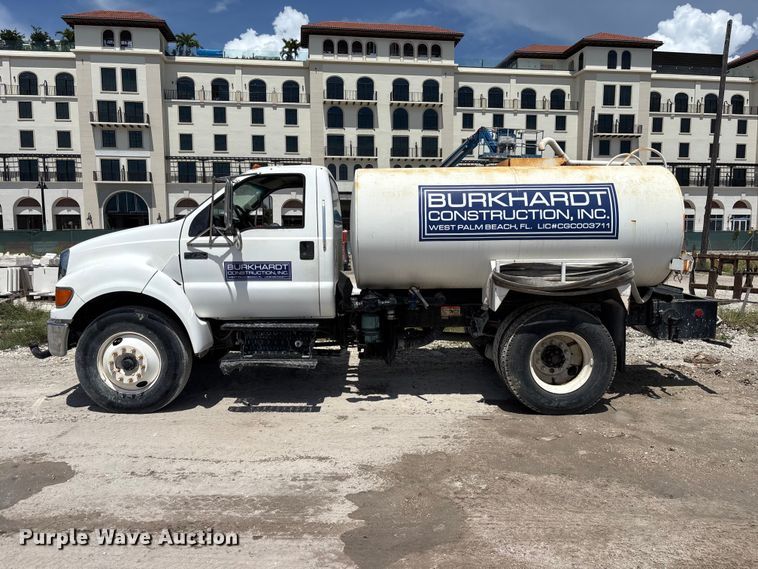 image for item DU6319 2006 Ford F750 Super Duty tank truck