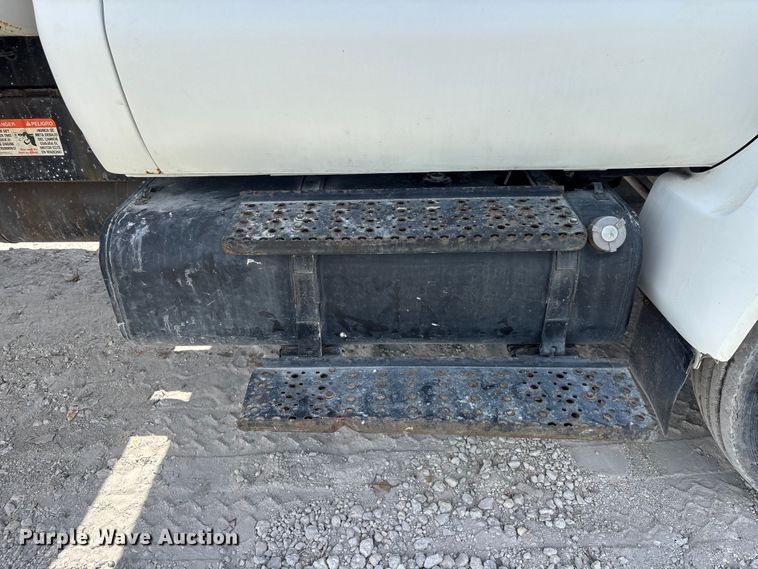 image for item DU6319 2006 Ford F750 Super Duty tank truck