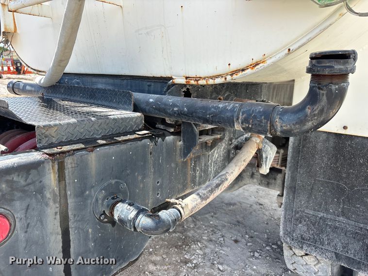 image for item DU6319 2006 Ford F750 Super Duty tank truck