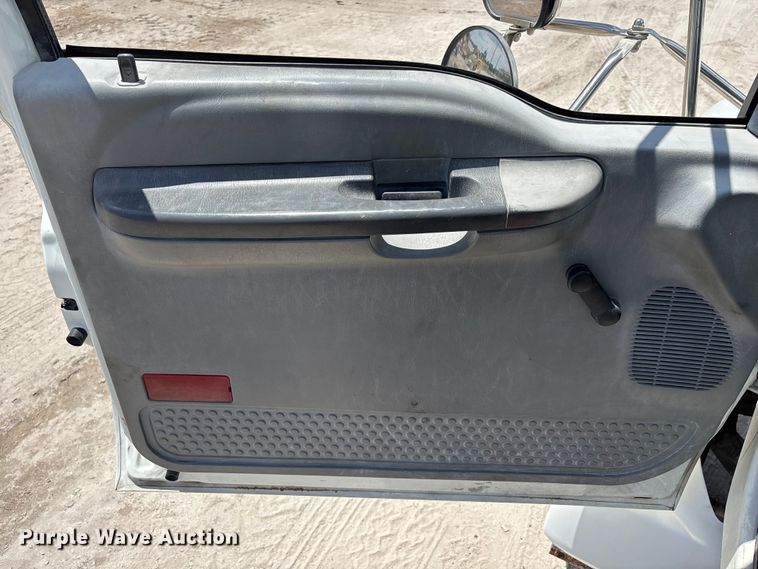 image for item DU6319 2006 Ford F750 Super Duty tank truck