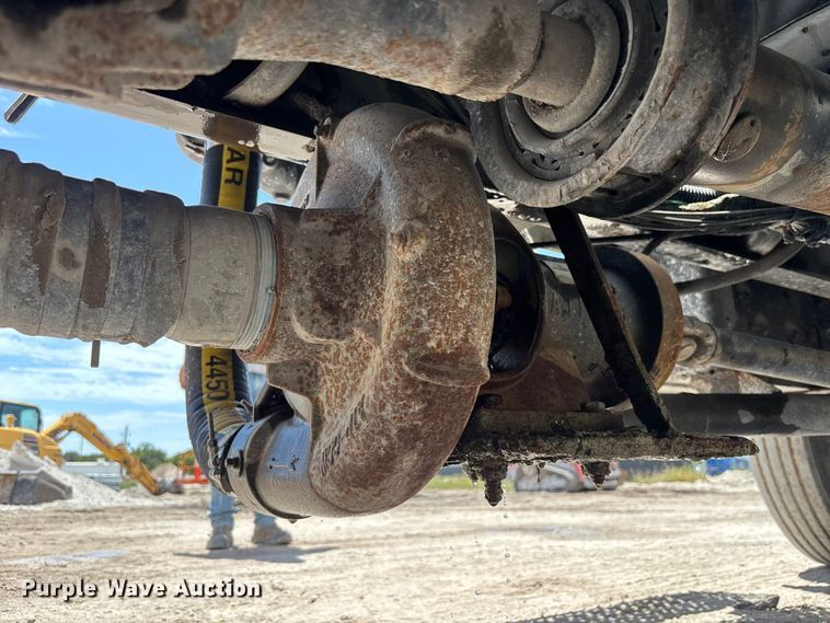 image for item DU6319 2006 Ford F750 Super Duty tank truck