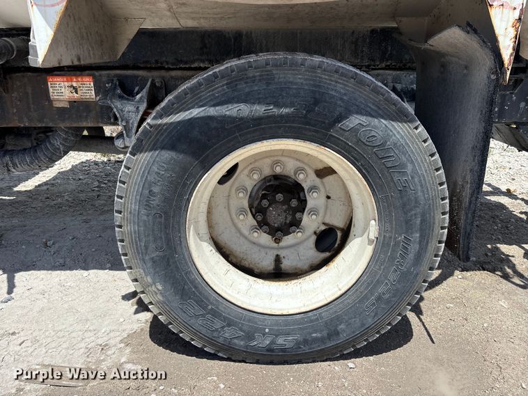 image for item DU6319 2006 Ford F750 Super Duty tank truck
