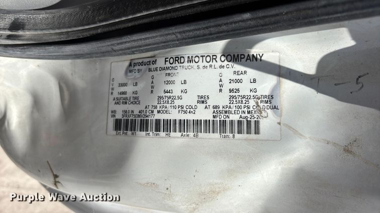 image for item DU6319 2006 Ford F750 Super Duty tank truck