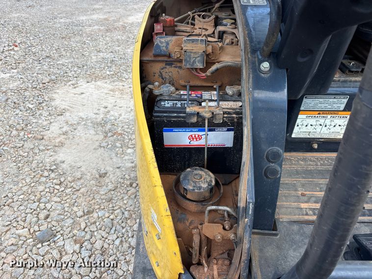 image for item DU6322 2016 Yanmar VIO25-6A mini excavator