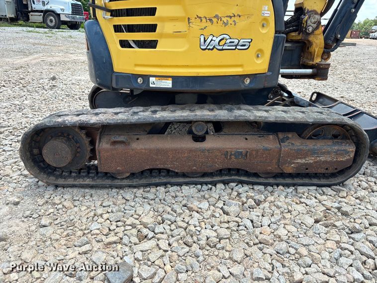 image for item DU6322 2016 Yanmar VIO25-6A mini excavator