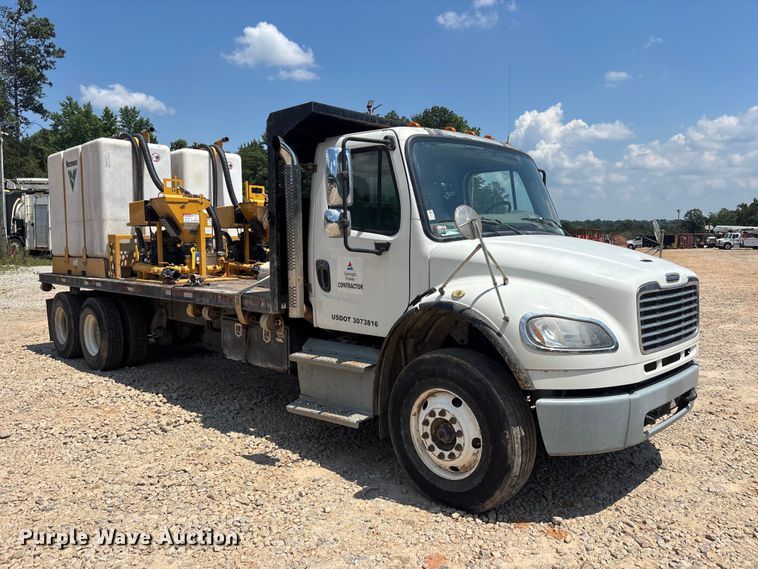 image for item DU6327 2014 Freightliner M2106 flatbed truck