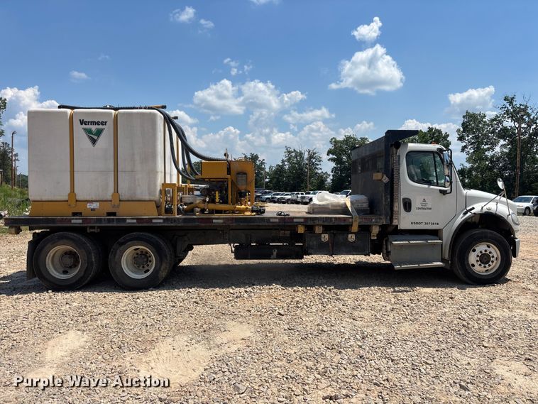 image for item DU6327 2014 Freightliner M2106 flatbed truck