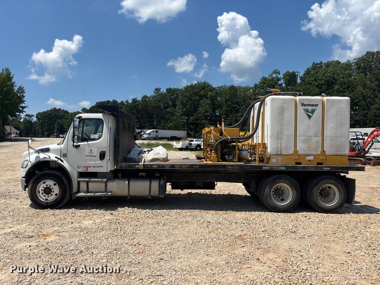 image for item DU6327 2014 Freightliner M2106 flatbed truck