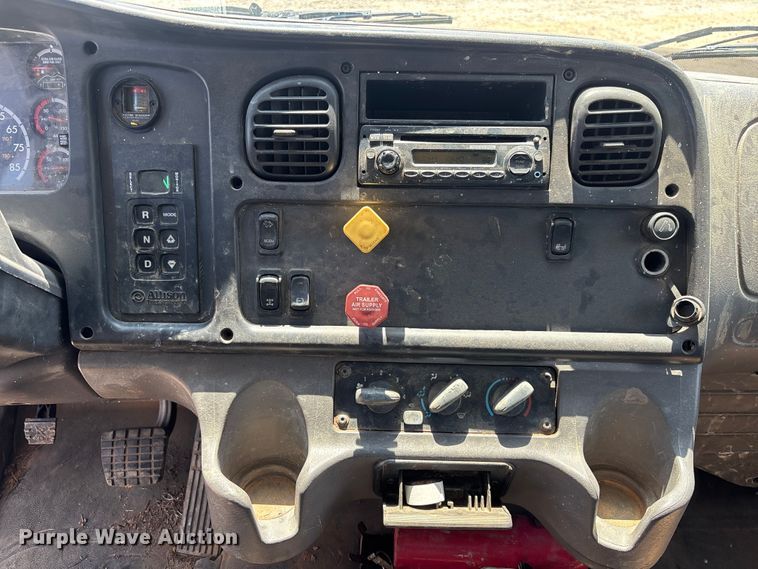 image for item DU6327 2014 Freightliner M2106 flatbed truck
