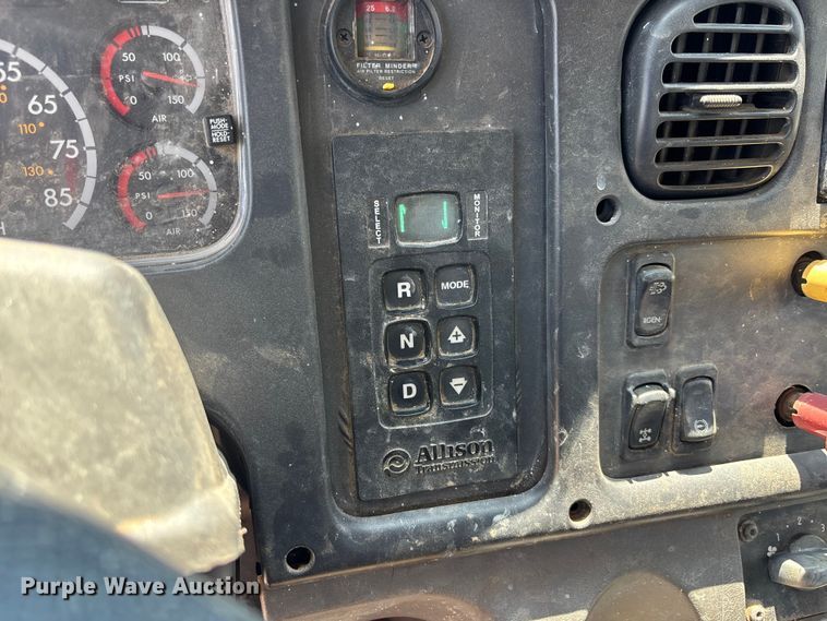 image for item DU6327 2014 Freightliner M2106 flatbed truck