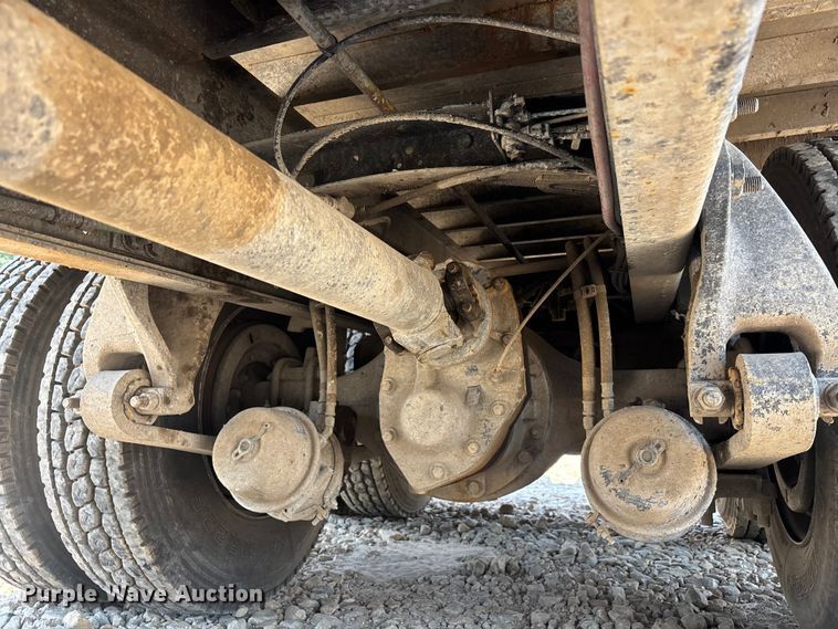 image for item DU6327 2014 Freightliner M2106 flatbed truck