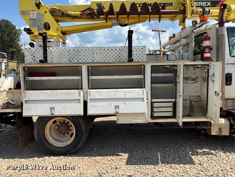 image for item DU6334 2013 International 4400 digger derrick truck