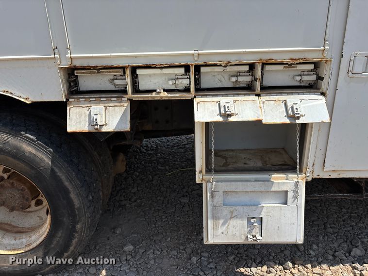 image for item DU6334 2013 International 4400 digger derrick truck