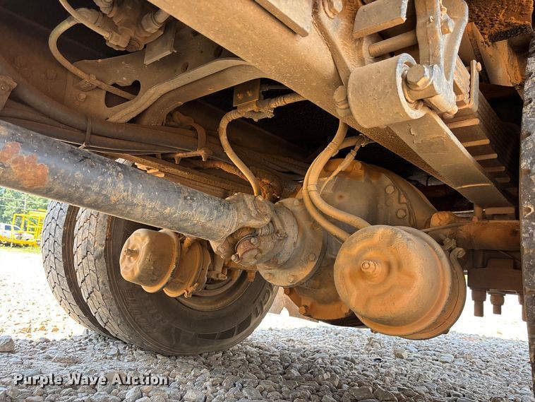 image for item DU6334 2013 International 4400 digger derrick truck