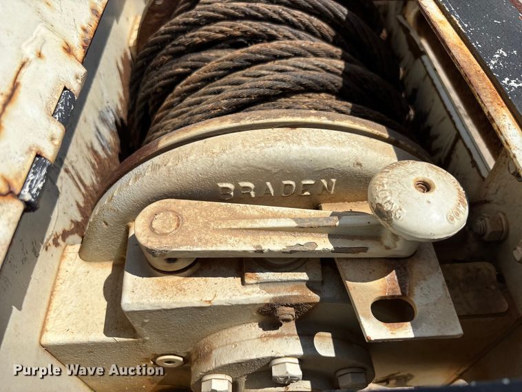 image for item DU6334 2013 International 4400 digger derrick truck