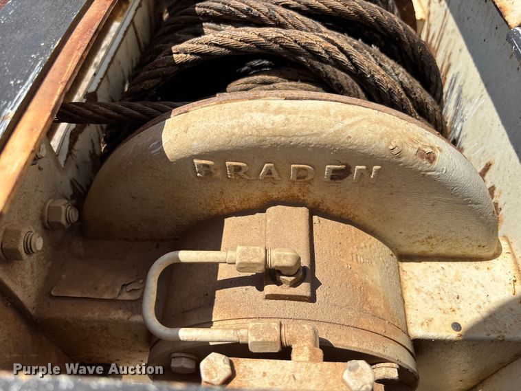 image for item DU6334 2013 International 4400 digger derrick truck