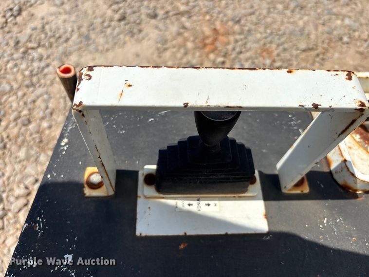 image for item DU6334 2013 International 4400 digger derrick truck
