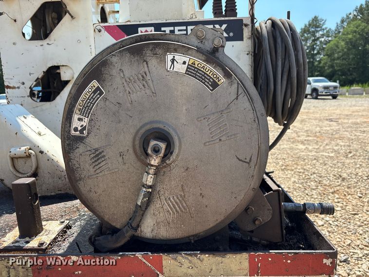 image for item DU6334 2013 International 4400 digger derrick truck