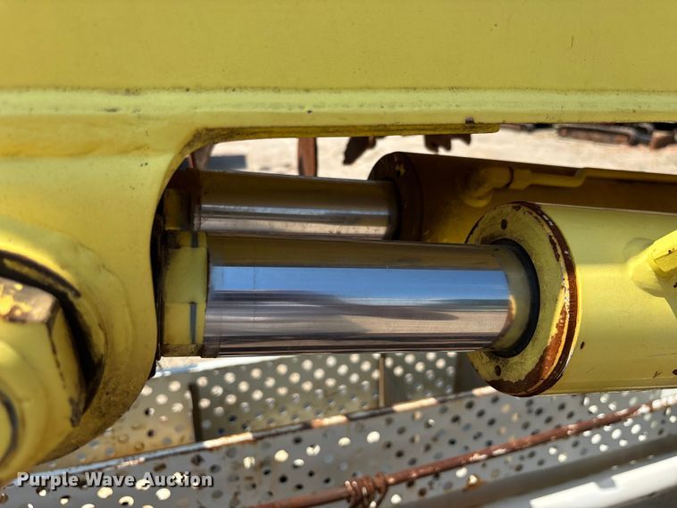 image for item DU6334 2013 International 4400 digger derrick truck