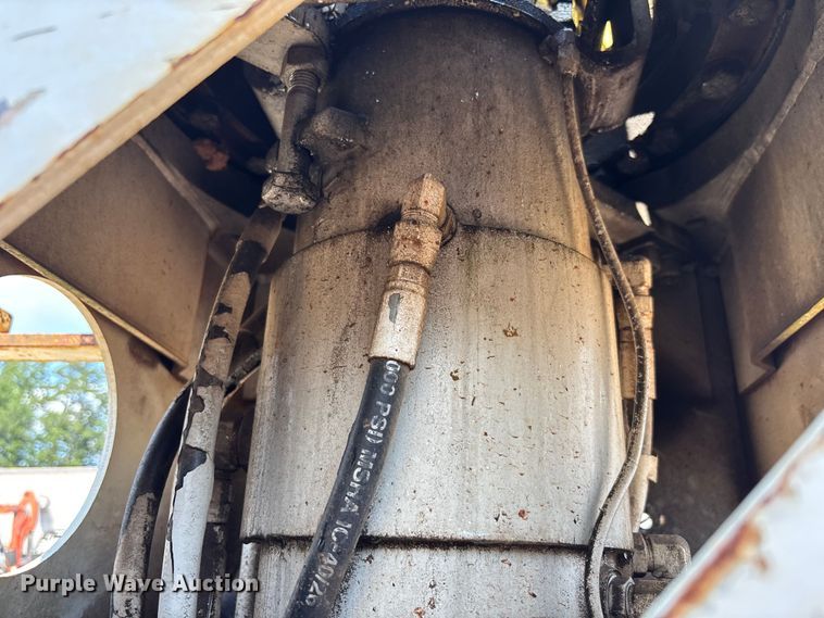 image for item DU6334 2013 International 4400 digger derrick truck