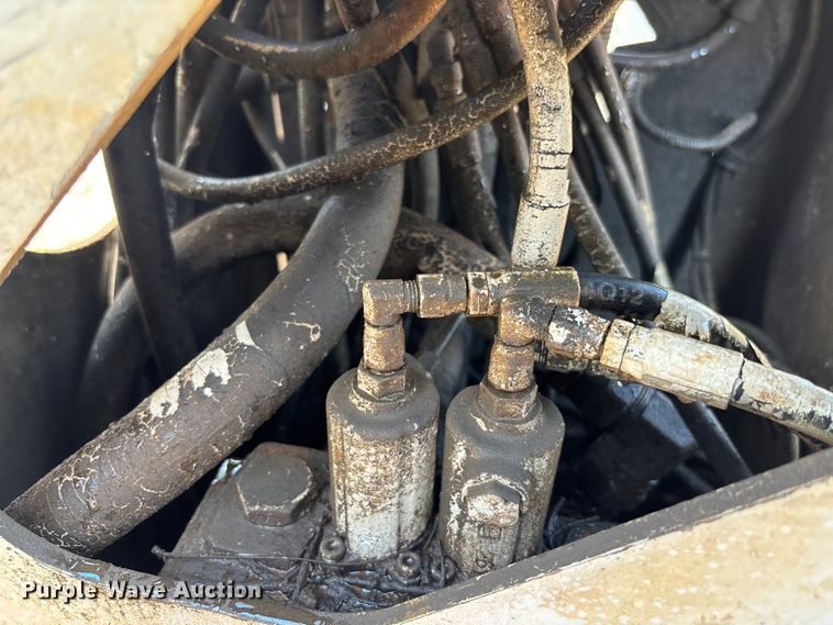image for item DU6334 2013 International 4400 digger derrick truck