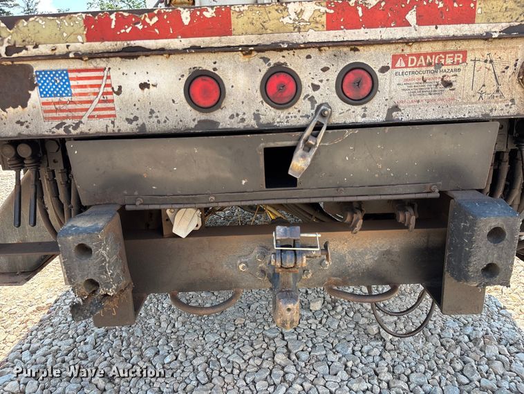 image for item DU6334 2013 International 4400 digger derrick truck