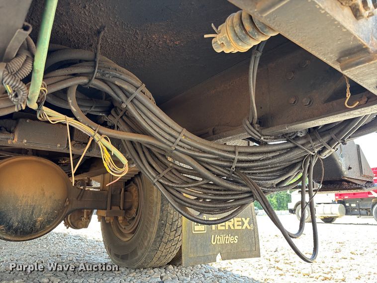 image for item DU6334 2013 International 4400 digger derrick truck