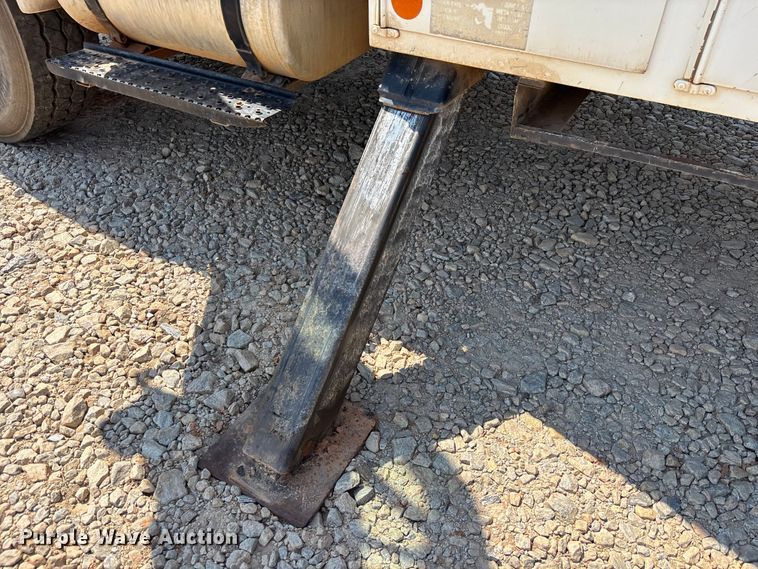 image for item DU6334 2013 International 4400 digger derrick truck