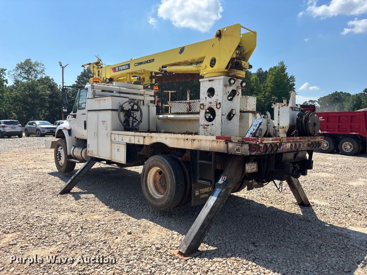 image for item DU6334 2013 International 4400 digger derrick truck