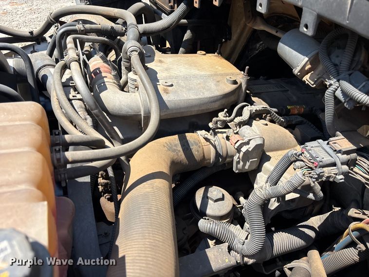 image for item DU6334 2013 International 4400 digger derrick truck