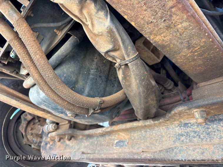 image for item DU6334 2013 International 4400 digger derrick truck