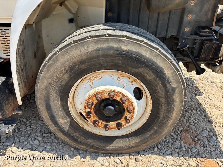 image for item DU6334 2013 International 4400 digger derrick truck