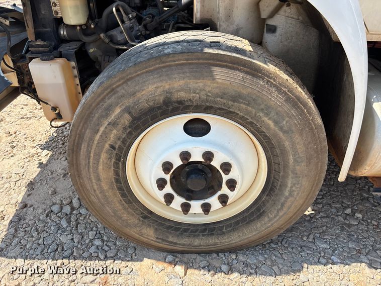 image for item DU6334 2013 International 4400 digger derrick truck