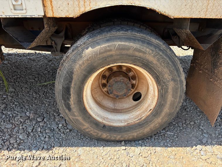 image for item DU6334 2013 International 4400 digger derrick truck