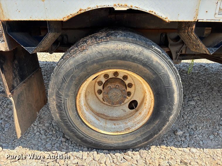 image for item DU6334 2013 International 4400 digger derrick truck