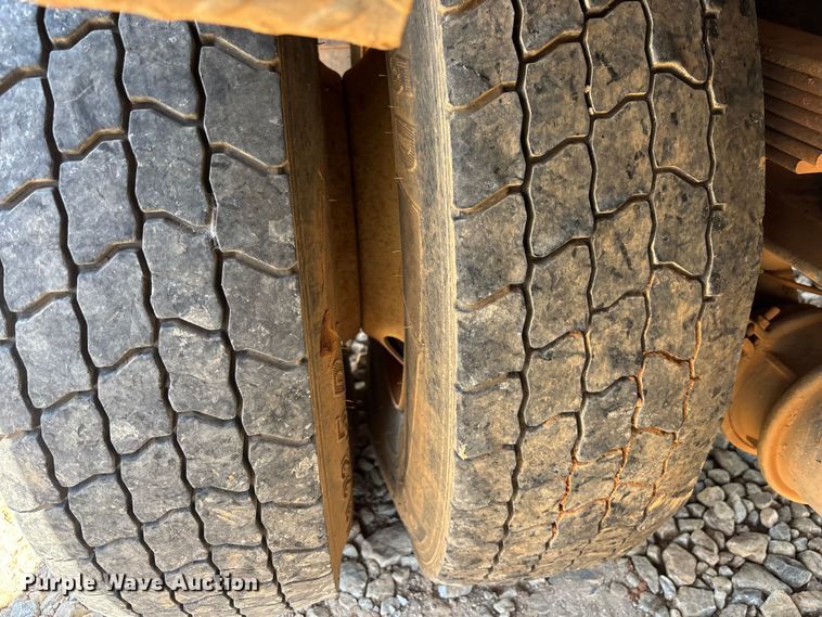 image for item DU6334 2013 International 4400 digger derrick truck