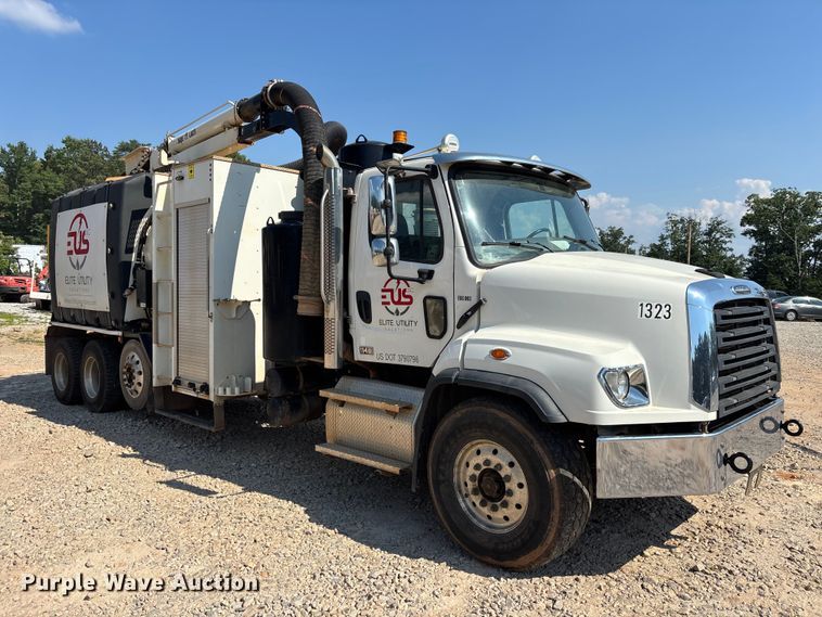 image for item DU6336 2022 Freightliner 114SD hydrovac truck