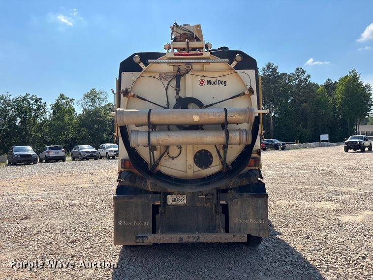 image for item DU6336 2022 Freightliner 114SD hydrovac truck