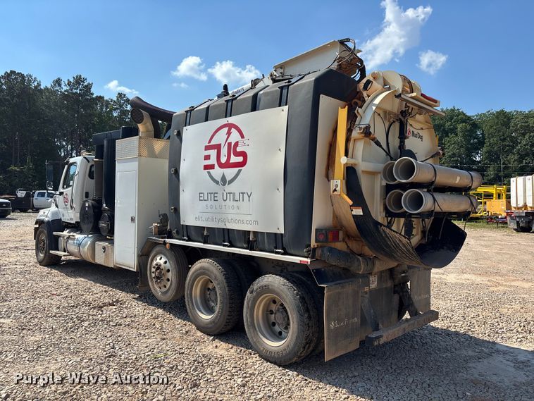 image for item DU6336 2022 Freightliner 114SD hydrovac truck