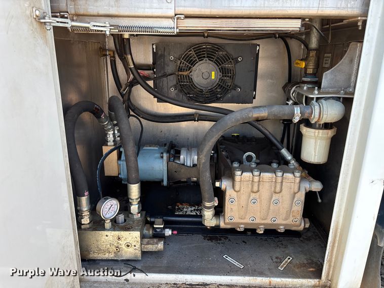image for item DU6336 2022 Freightliner 114SD hydrovac truck