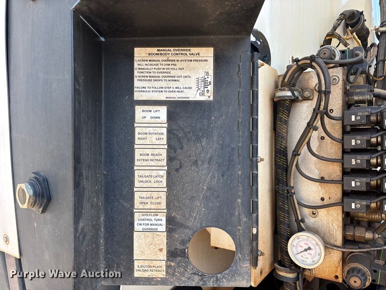 image for item DU6336 2022 Freightliner 114SD hydrovac truck