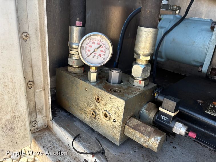 image for item DU6336 2022 Freightliner 114SD hydrovac truck