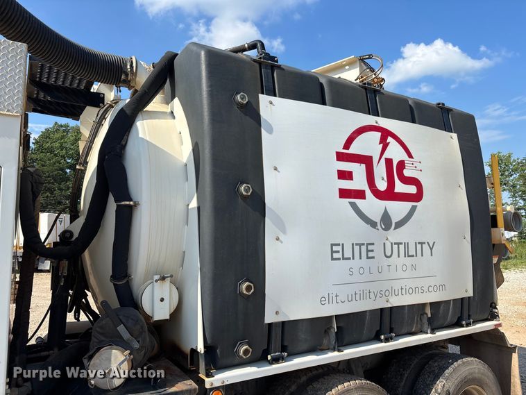 image for item DU6336 2022 Freightliner 114SD hydrovac truck