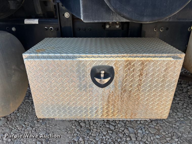 image for item DU6336 2022 Freightliner 114SD hydrovac truck