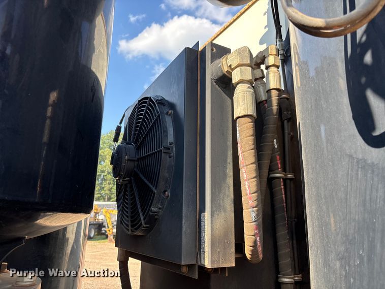 image for item DU6336 2022 Freightliner 114SD hydrovac truck