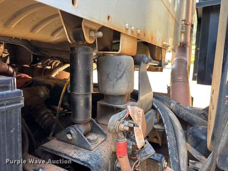 image for item DU6336 2022 Freightliner 114SD hydrovac truck