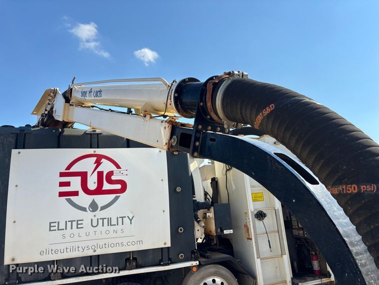 image for item DU6336 2022 Freightliner 114SD hydrovac truck