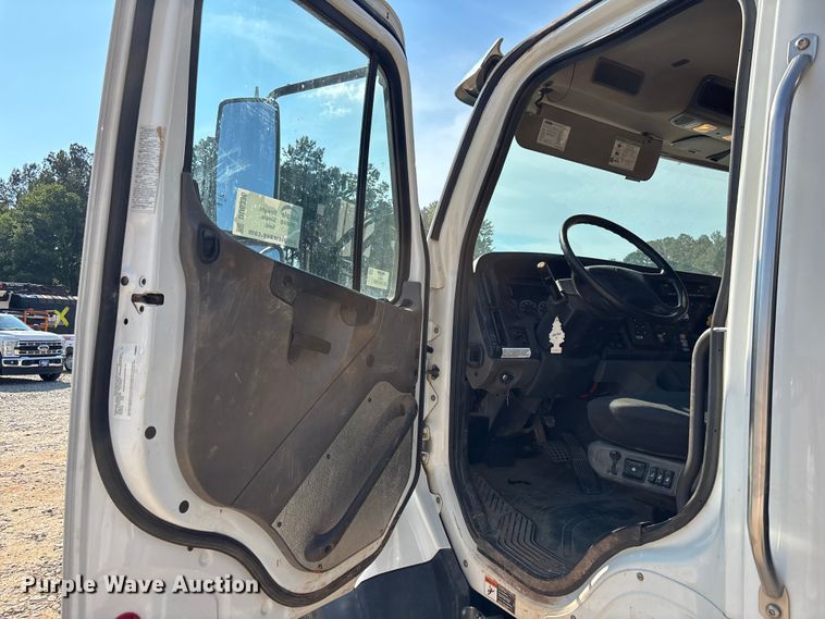 image for item DU6336 2022 Freightliner 114SD hydrovac truck