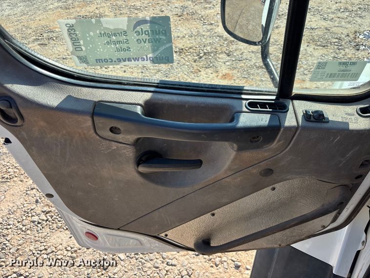 image for item DU6336 2022 Freightliner 114SD hydrovac truck