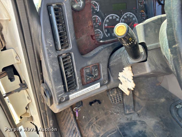 image for item DU6336 2022 Freightliner 114SD hydrovac truck